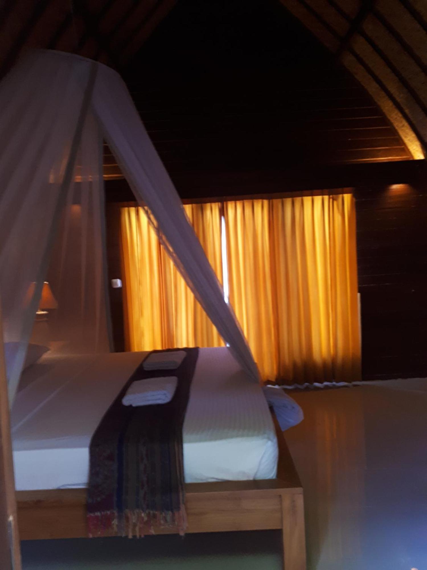 Sandy Beach Bungalows Gili Air Exterior photo